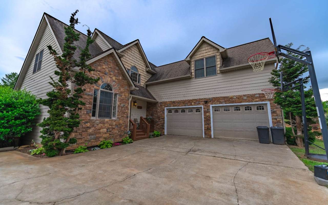 100 Pond Overlook Lane - Photo 1