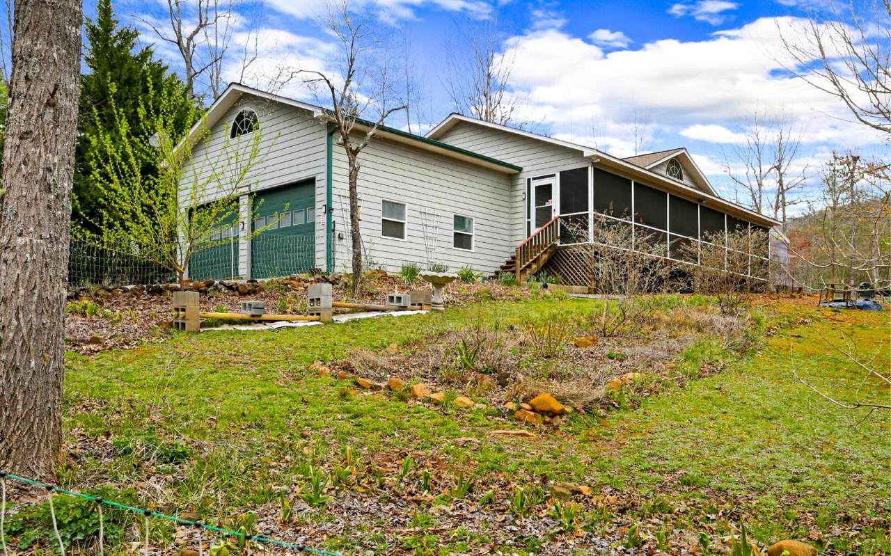 4693 Dogwood Circle - Photo 1