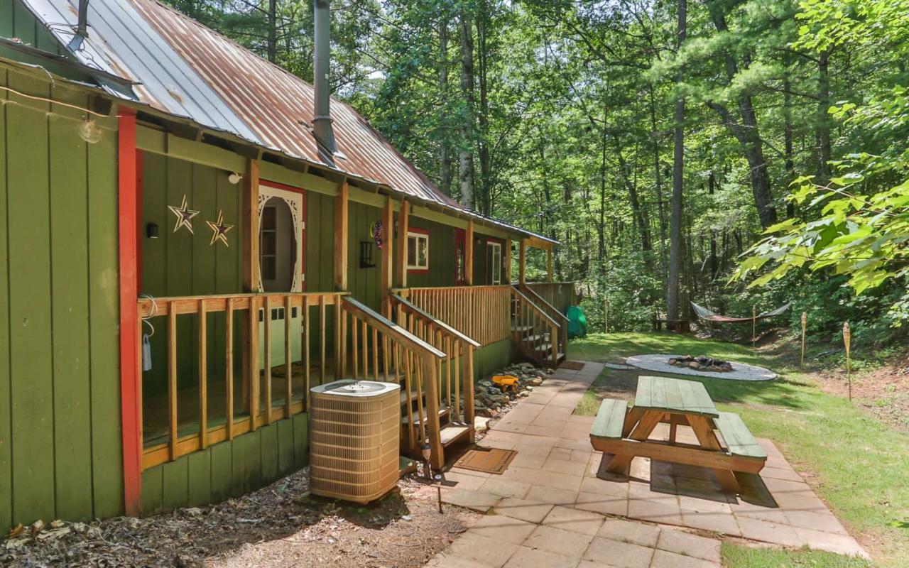 885 Whitecliff - Photo 1