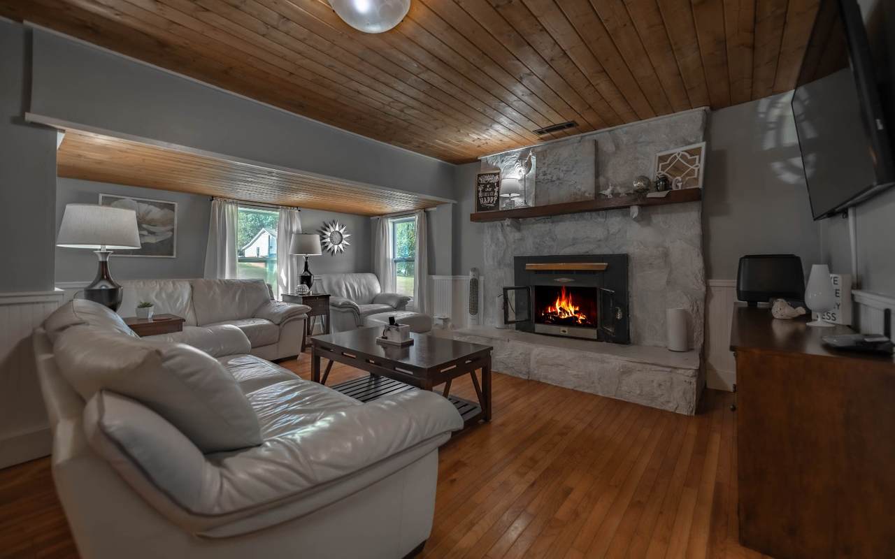 686 Ada St - Photo 1
