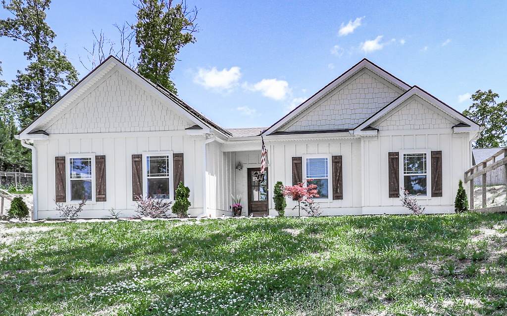 395 Meadow Cir - Photo 1