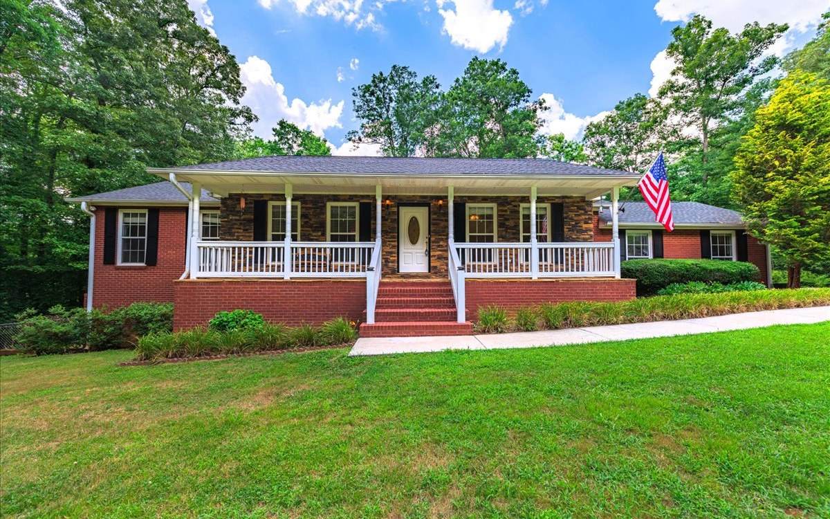 21 Pine Grove - Photo 1