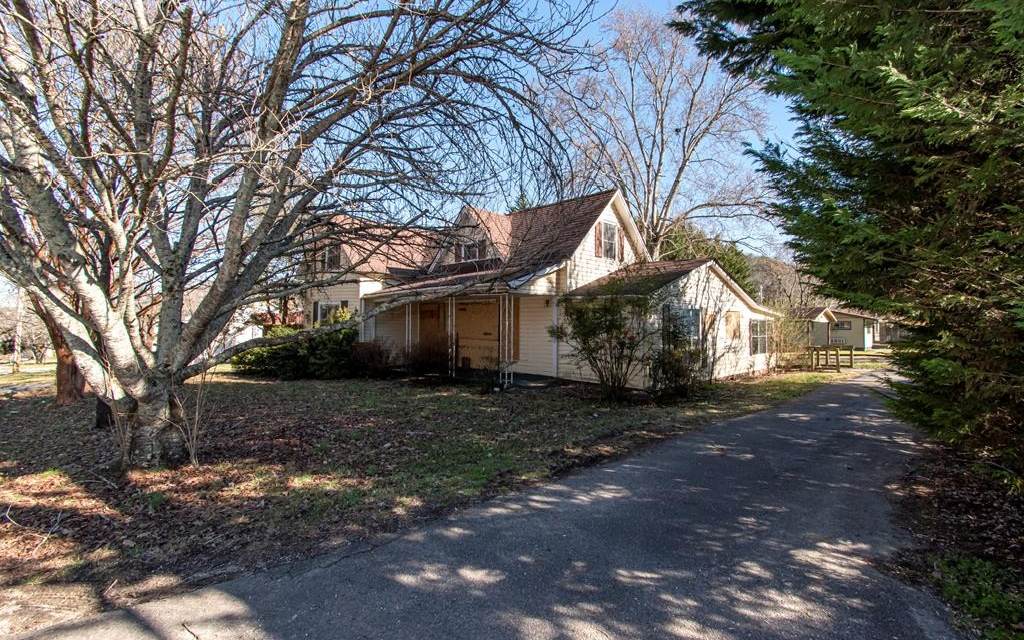 1022 Valley River Ave - Photo 1