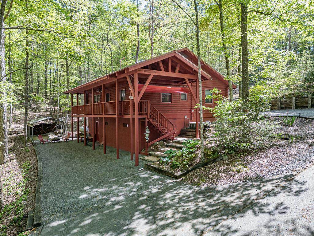 421 Sleepy Hollow Drive - Photo 1