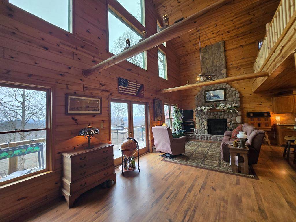 1102 Summit Way - Photo 1
