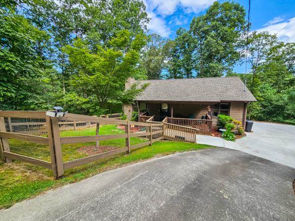 61 Chicasaw Court - Photo 1