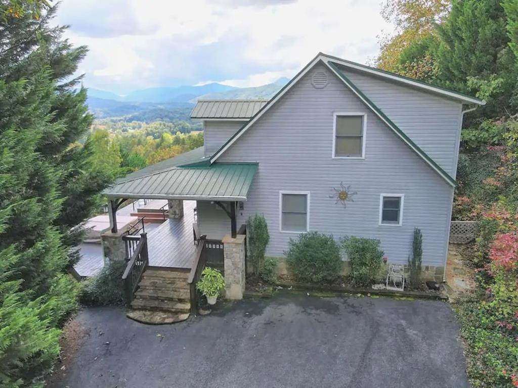 3023 Bear Lane - Photo 1