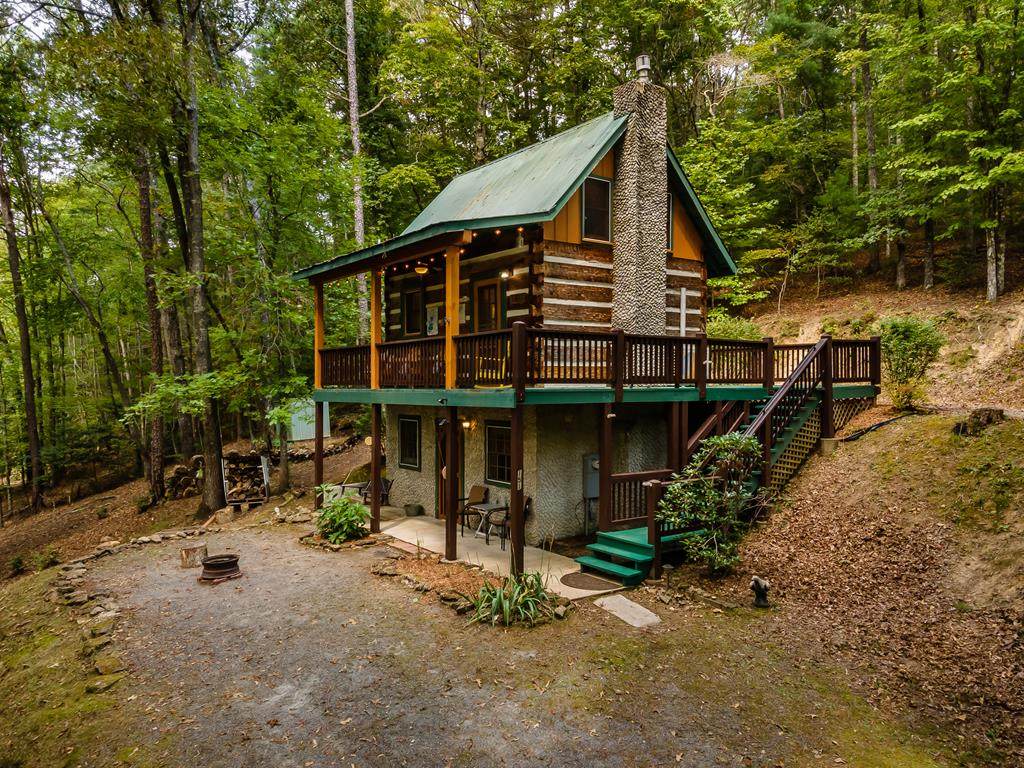 151 Pinewood Drive - Photo 1