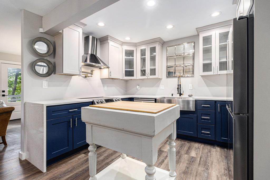220 Fox Den Circle - Photo 1