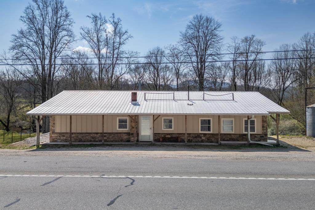 4494 Gainesville Hwy - Photo 1