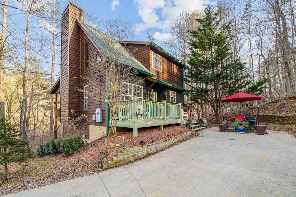 64 Poolside Court - Photo 1