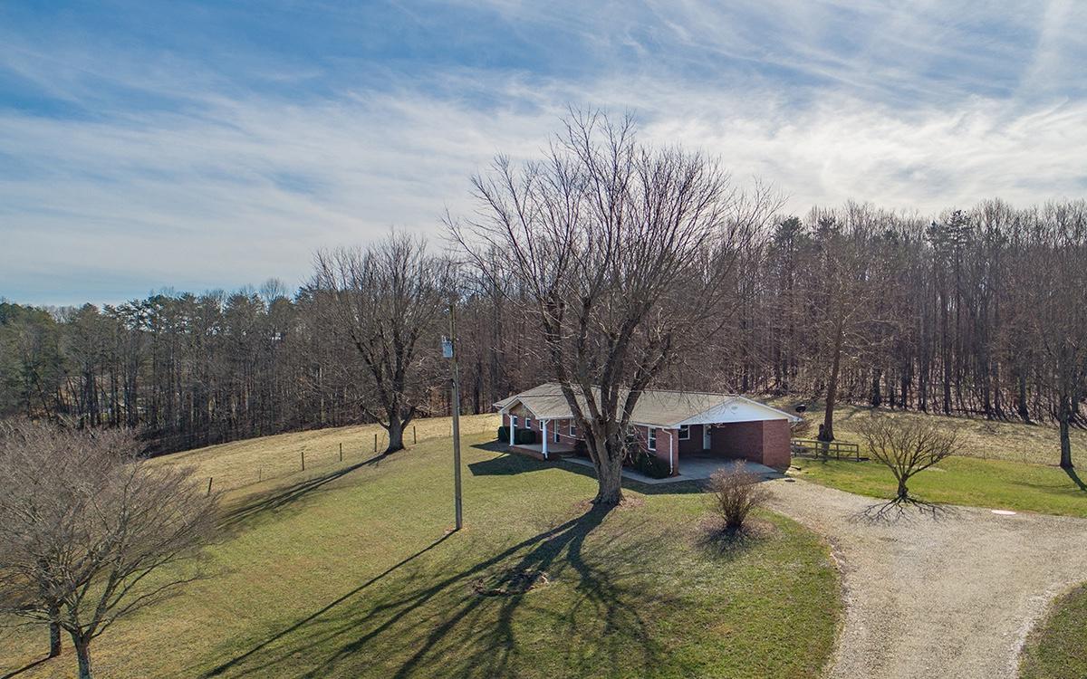 131 Hilltop View - Photo 1