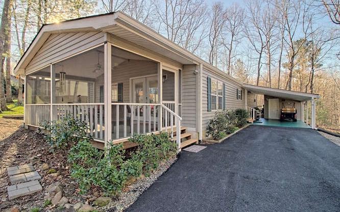 583 Lakeside Drive - Photo 1