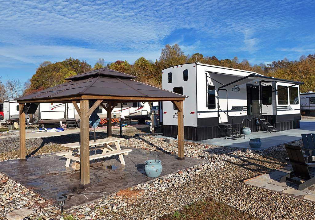 185 Mountain Meadows Drive - Photo 1