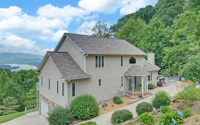 880 Locust Trail - Photo 1