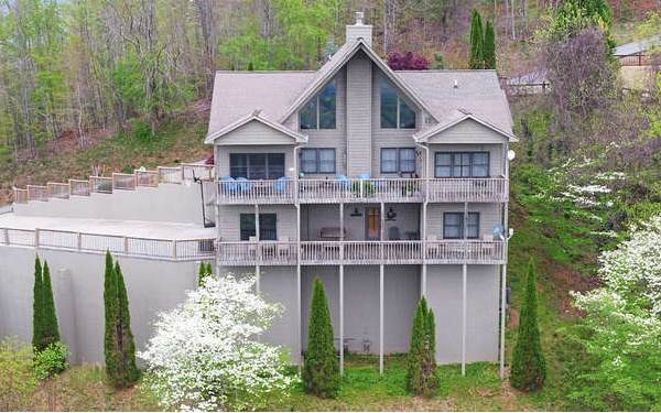 390 Grandview Drive - Photo 1