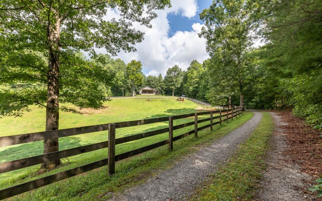 1132 Hells Hollow Rd - Photo 1