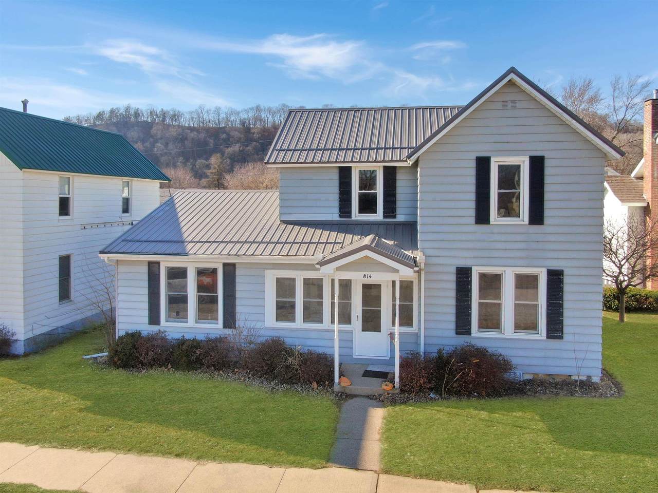 814 2nd Street - Photo 1