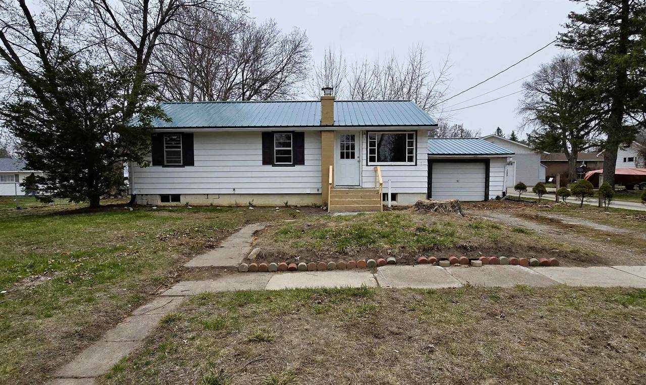 208 6th Street - Photo 1