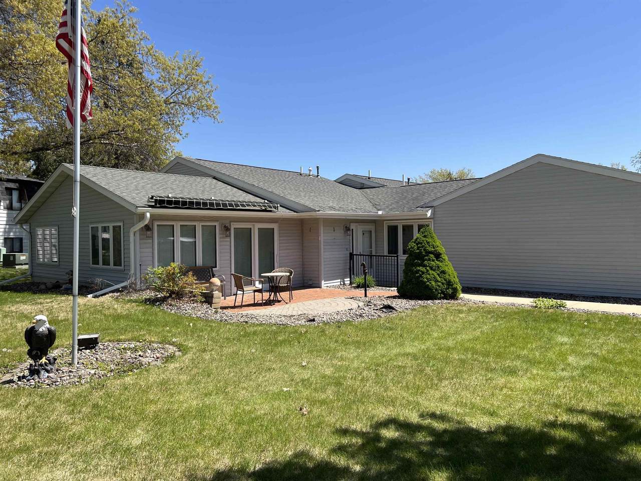 702 Clearview Drive - Photo 1