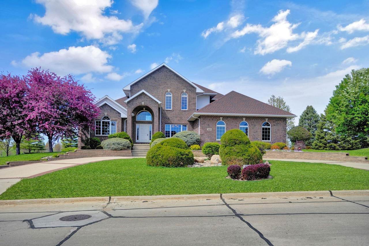 980 Fox Ridge Road - Photo 1
