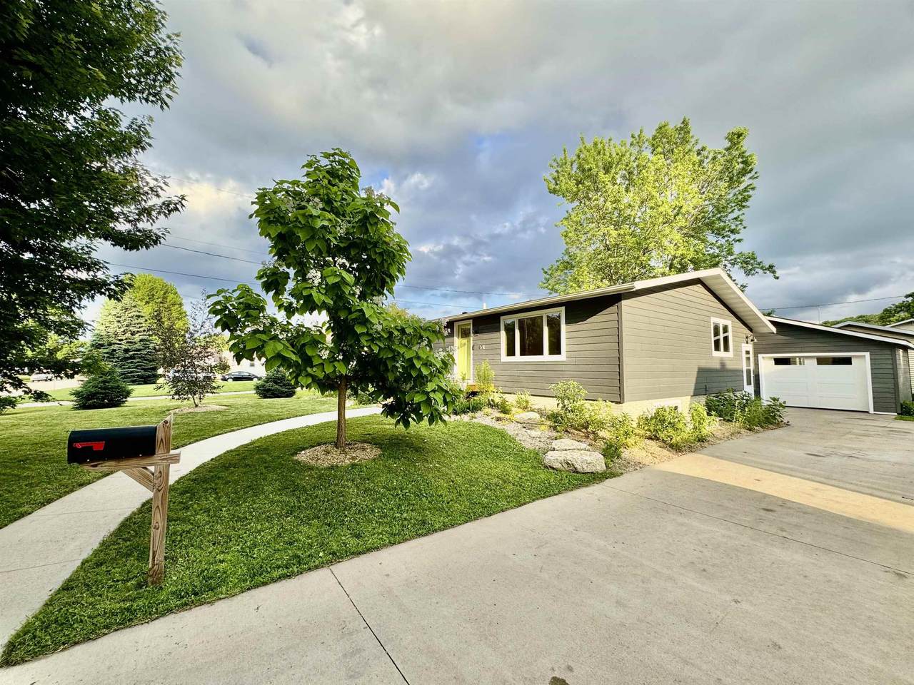 401 Mound Street - Photo 1