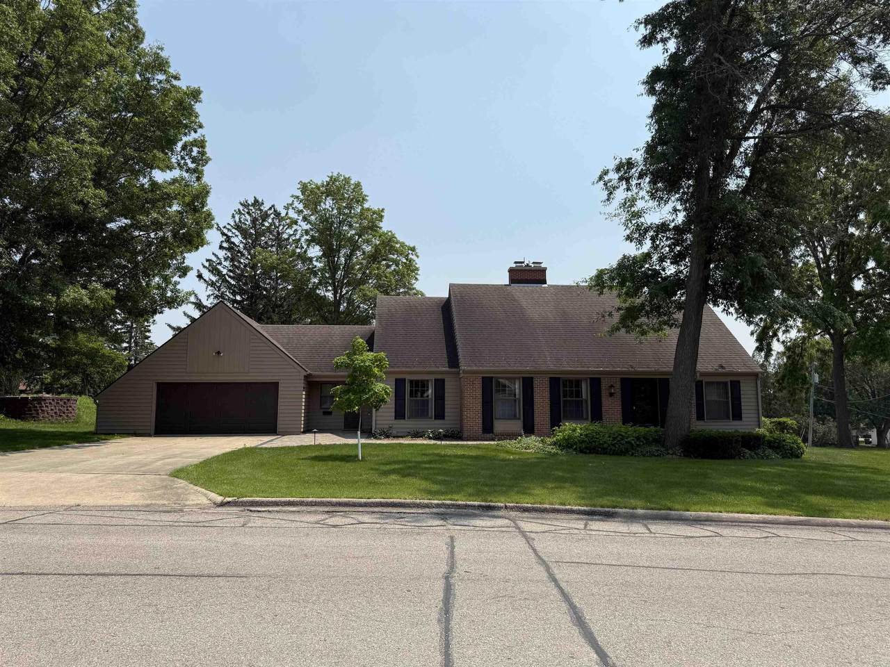 806 Ellis Drive - Photo 1
