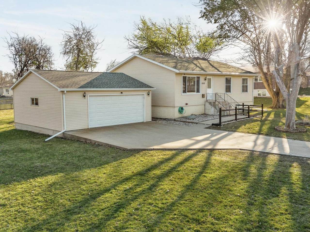 1002 E Ridgeway Avenue - Photo 1
