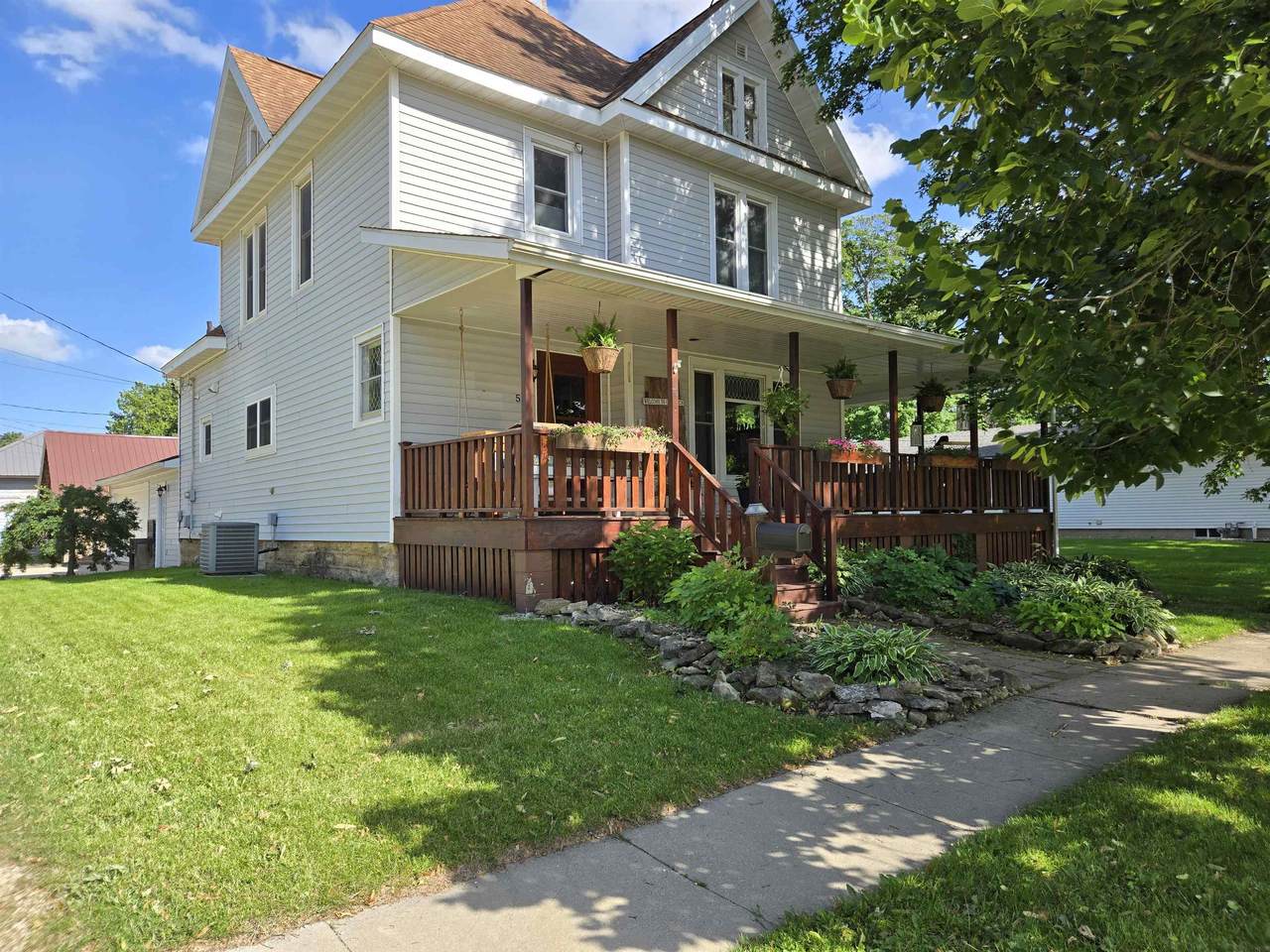 511 2nd St. West - Photo 1