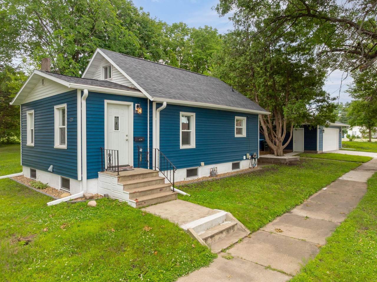 725 Harwood Avenue - Photo 1