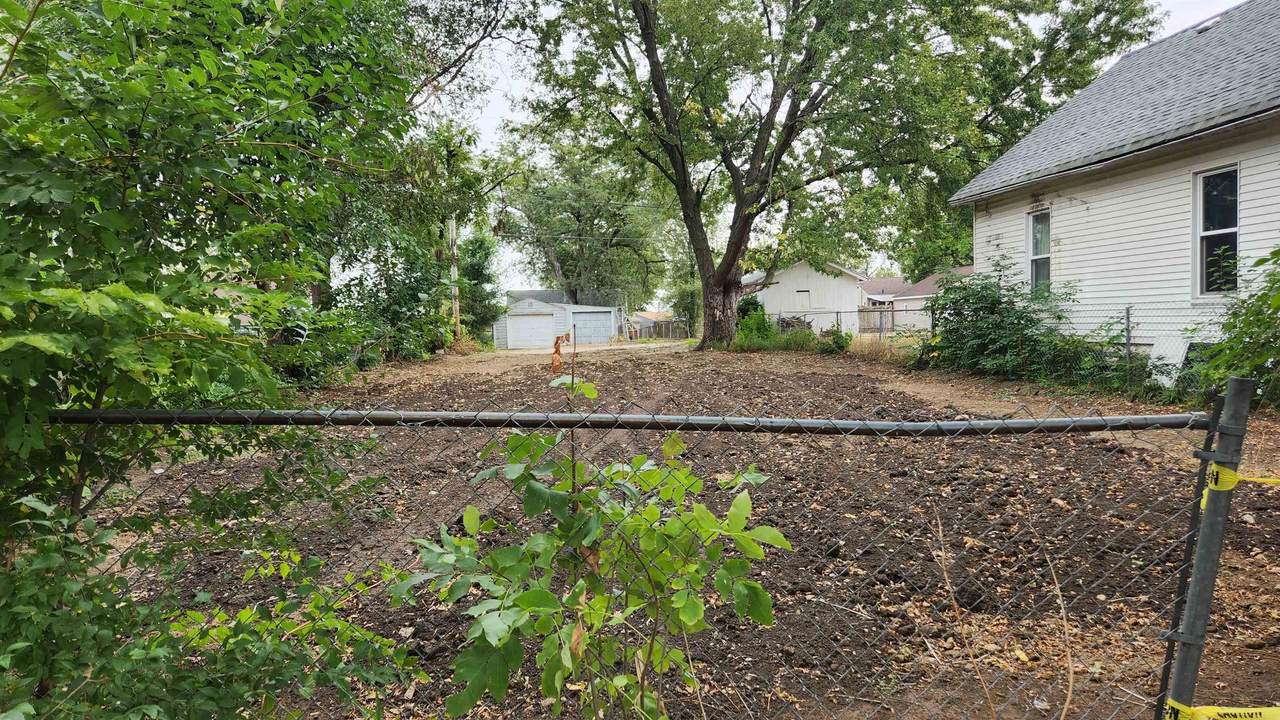 631 Wallgate Avenue - Photo 1