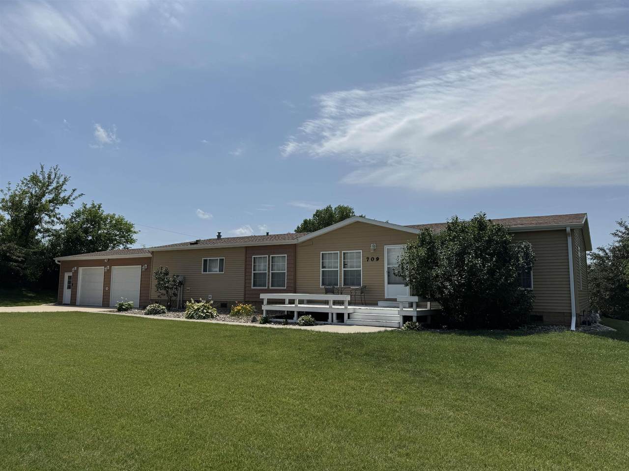 709 6th Street - Photo 1
