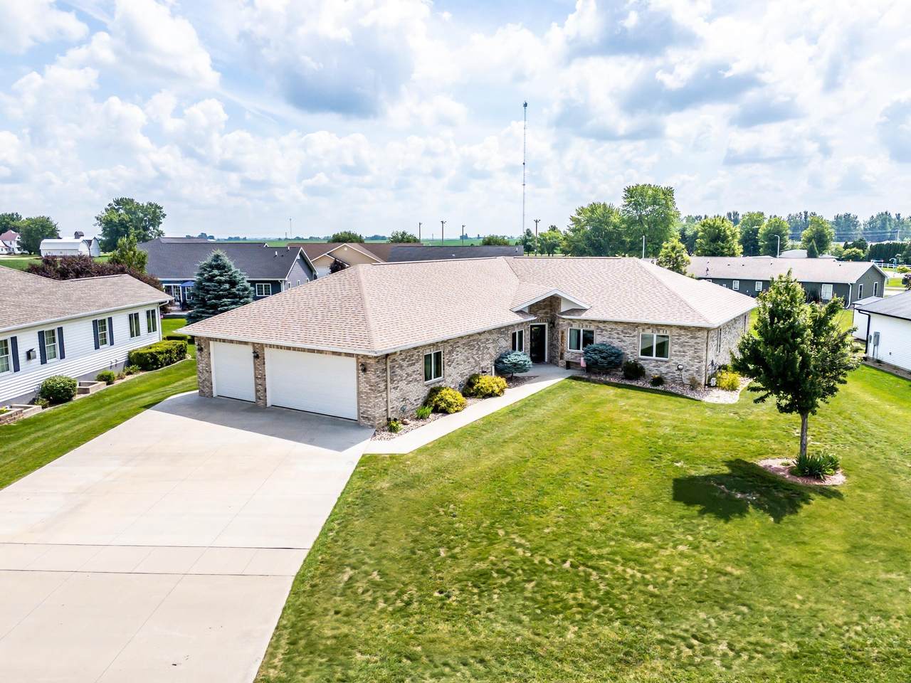 606 View Drive - Photo 1