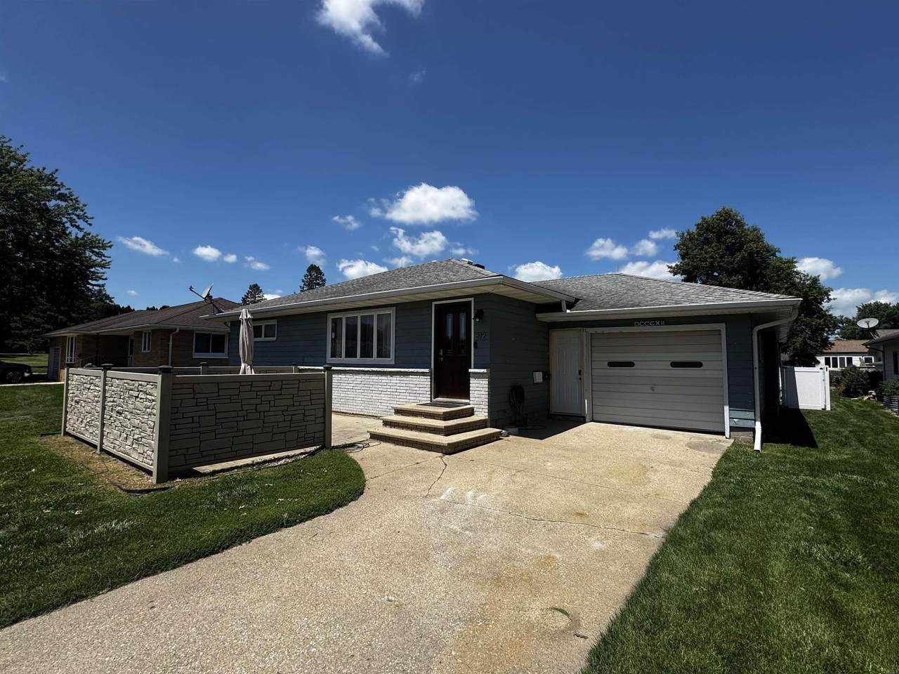812 4th Street - Photo 1