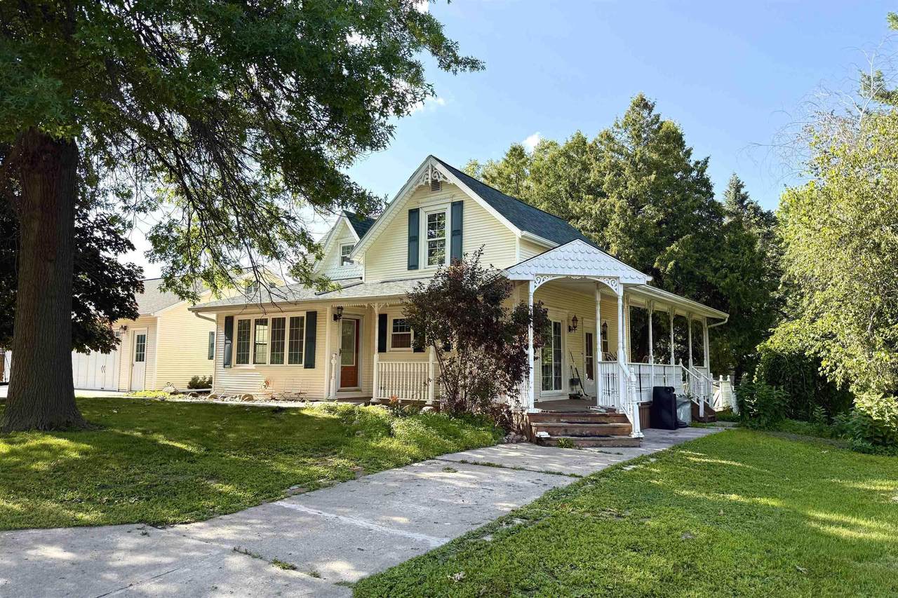 704 6th Street - Photo 1