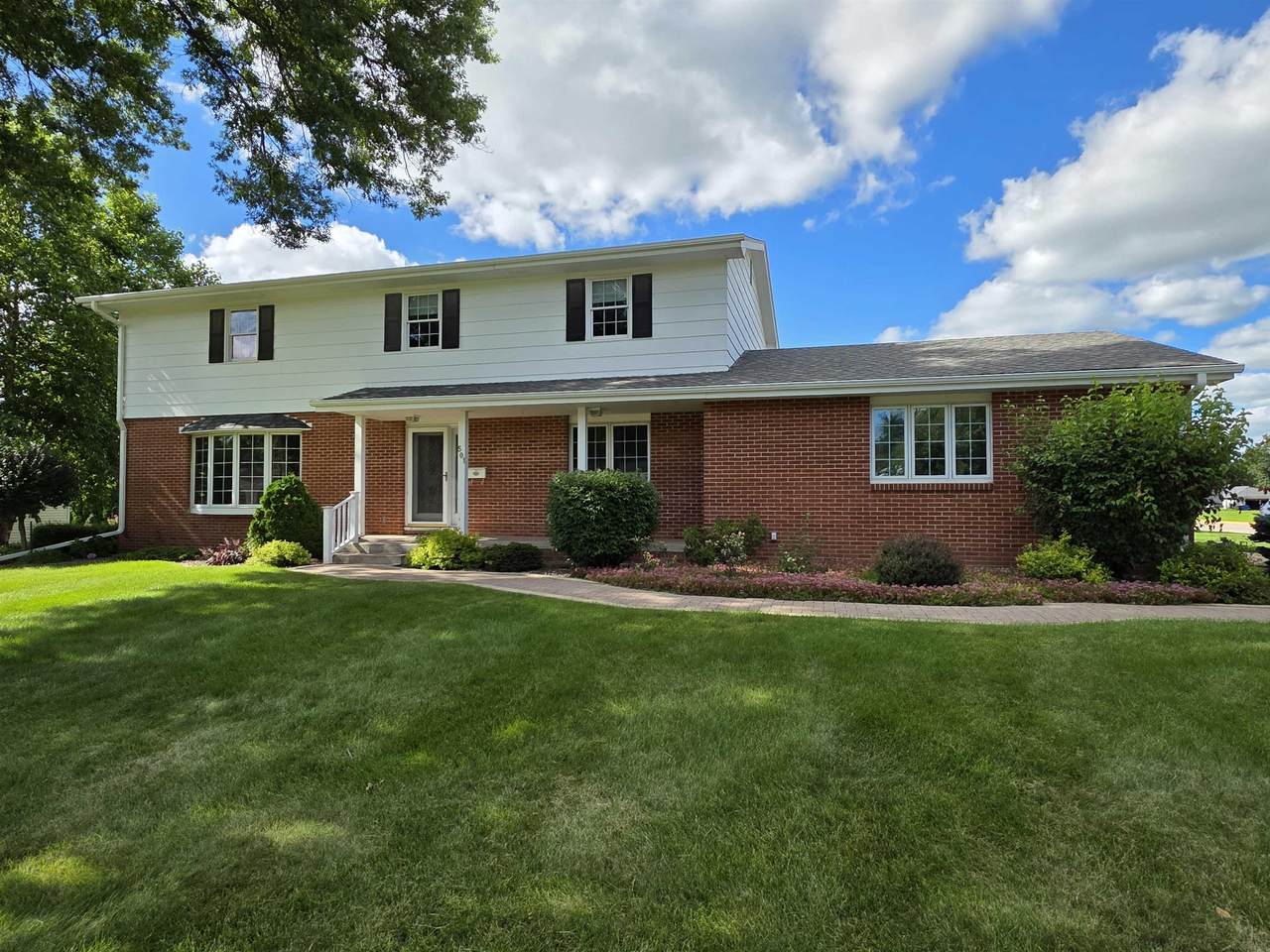 501 W Hamilton Street - Photo 1