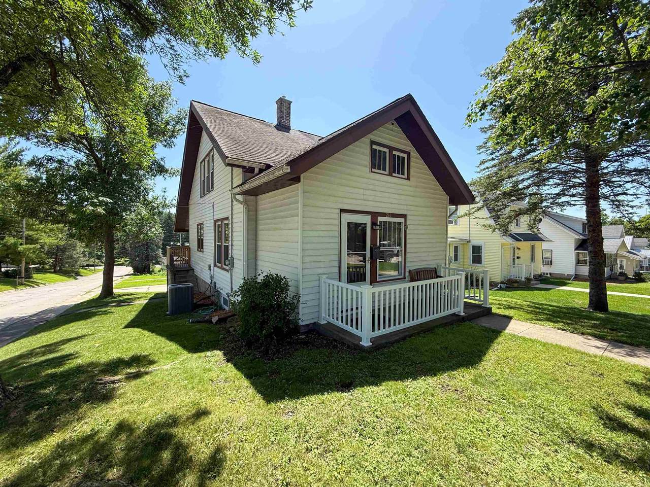211 Rural Avenue - Photo 1