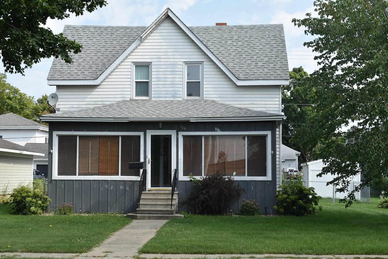 709 Chestnut Street - Photo 1