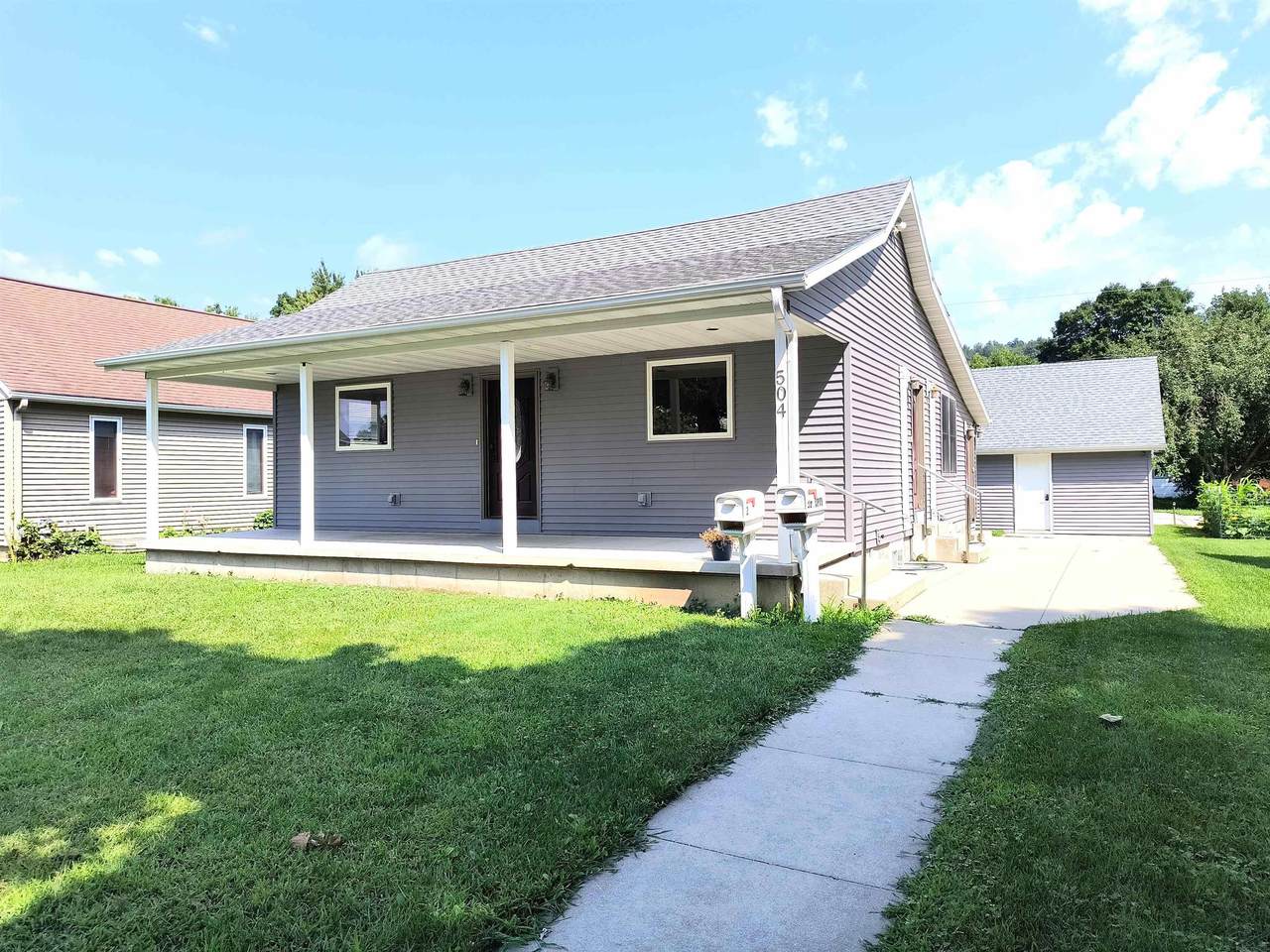 504 Decorah Avenue - Photo 1