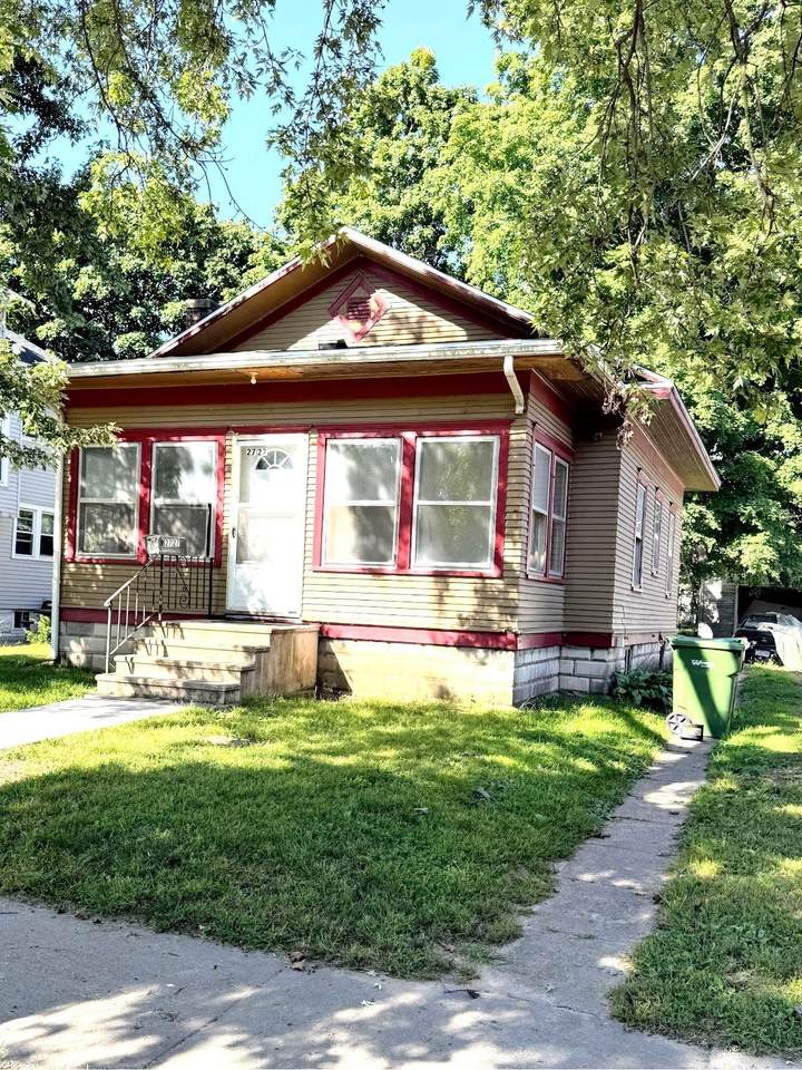 2727 E 4th Street - Photo 1