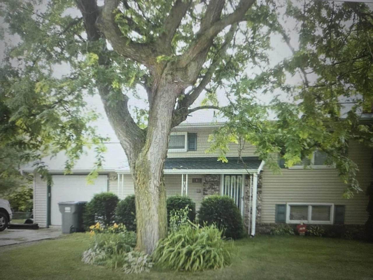 717 3rd Ave Ne - Photo 1