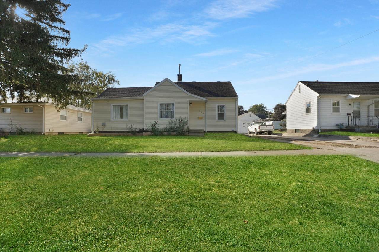 922 E Mitchell - Photo 1