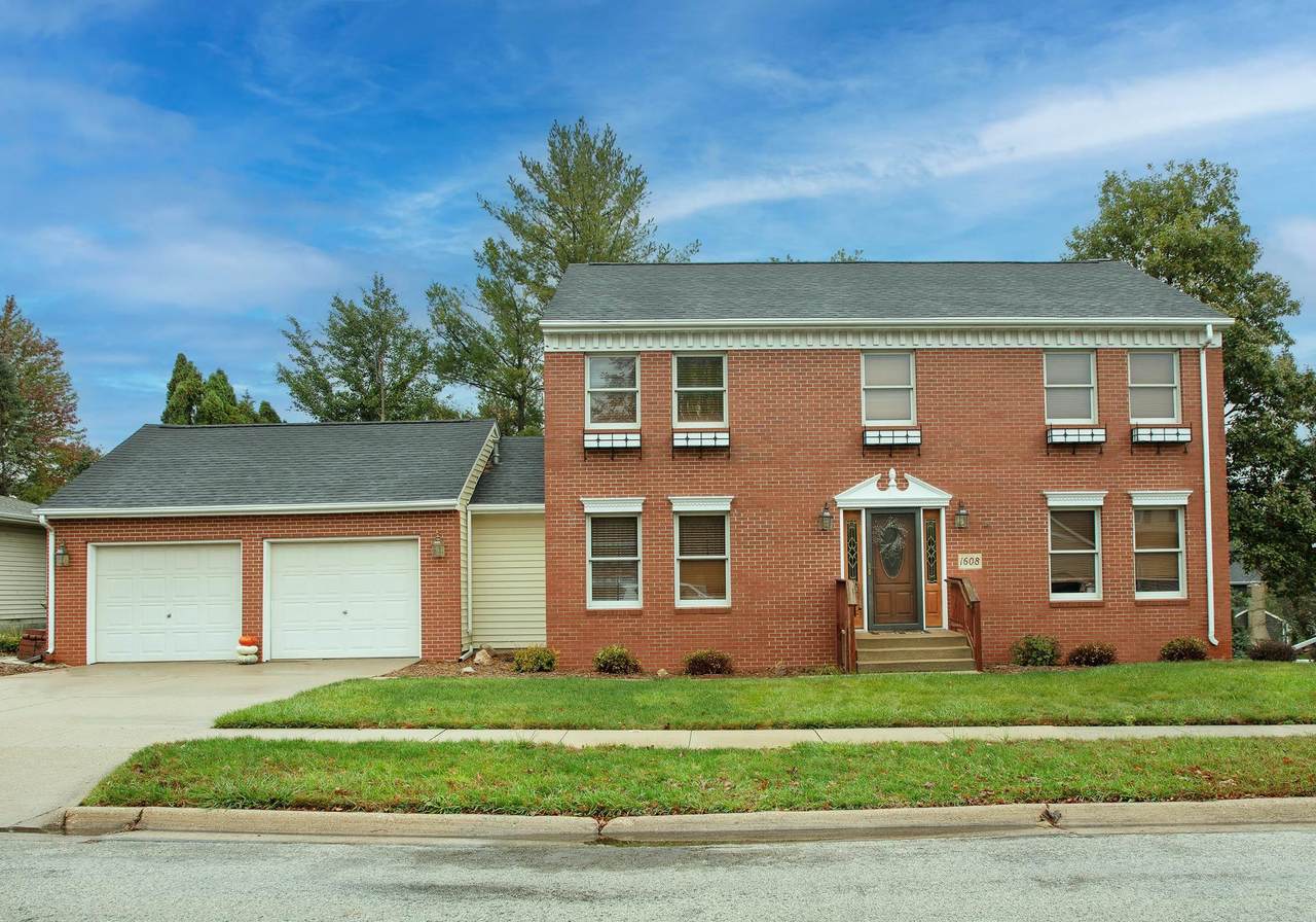 1608 Hillside Ave - Photo 1