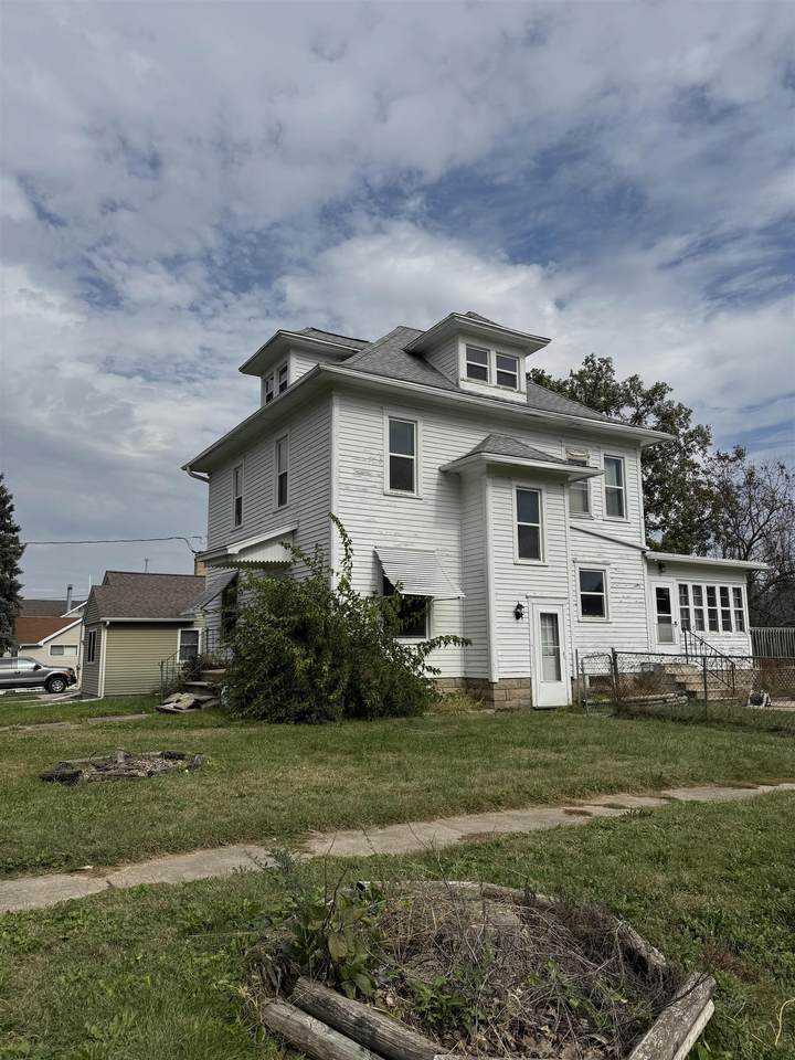 618 State St - Photo 1