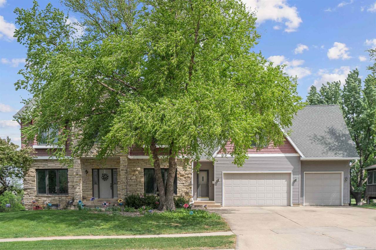 3413 Pheasant Drive - Photo 1