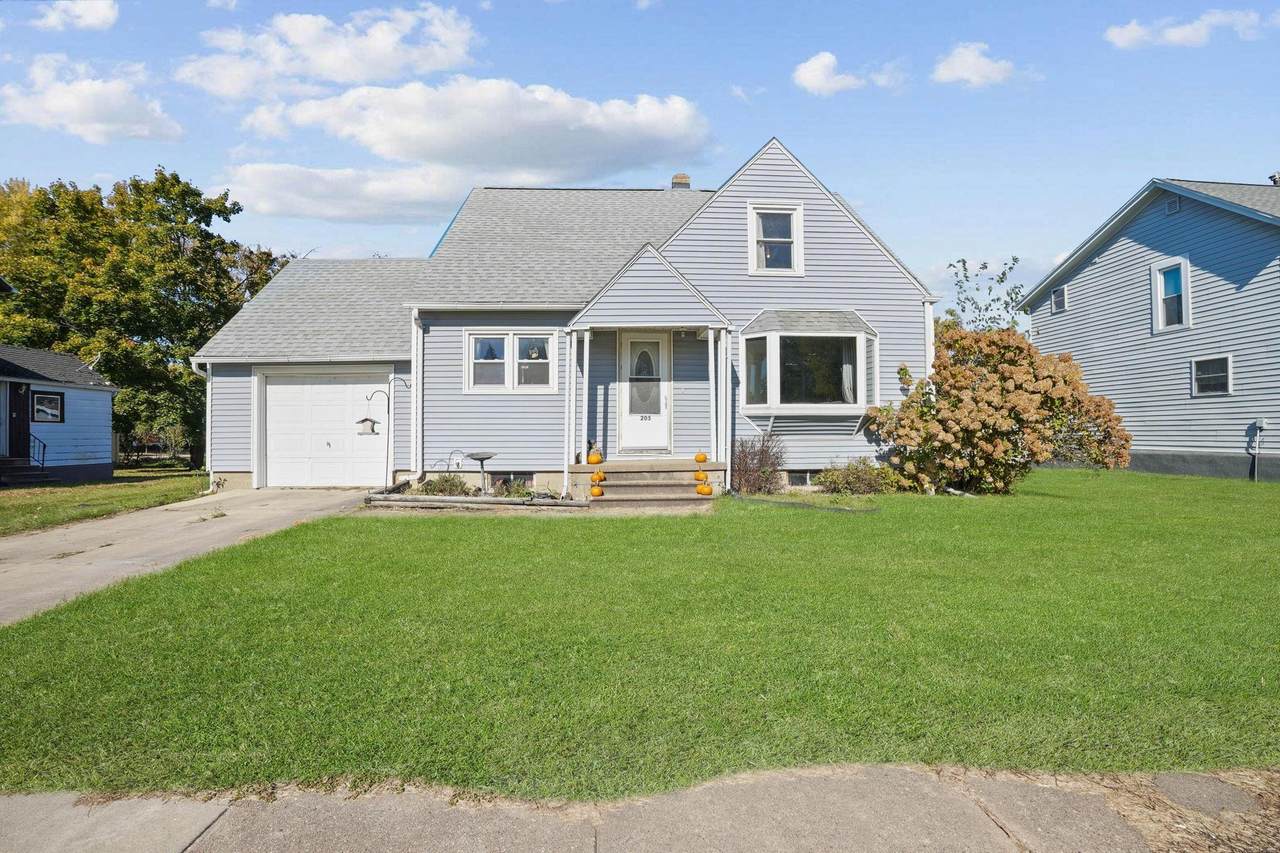 205 Dunkerton Street - Photo 1