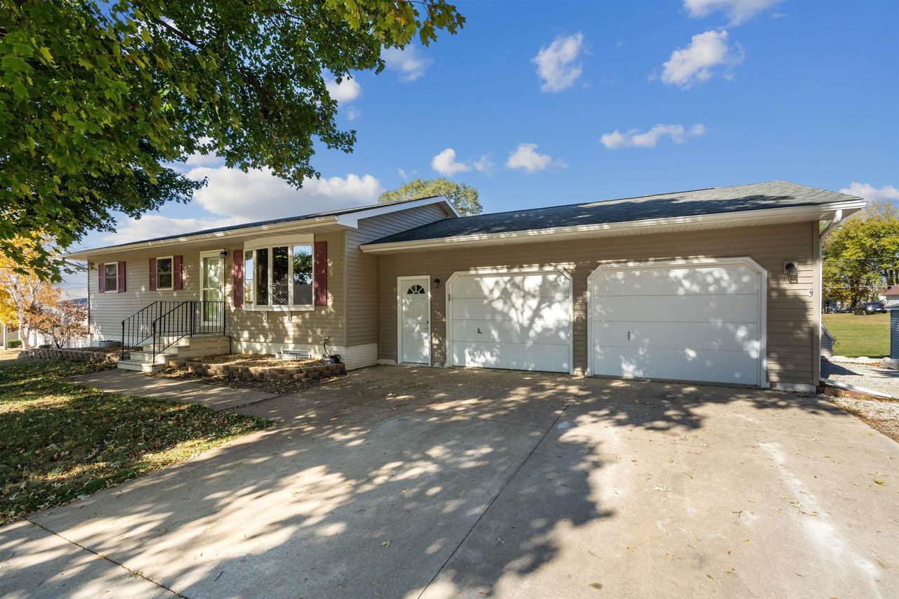 712 13th Street - Photo 1