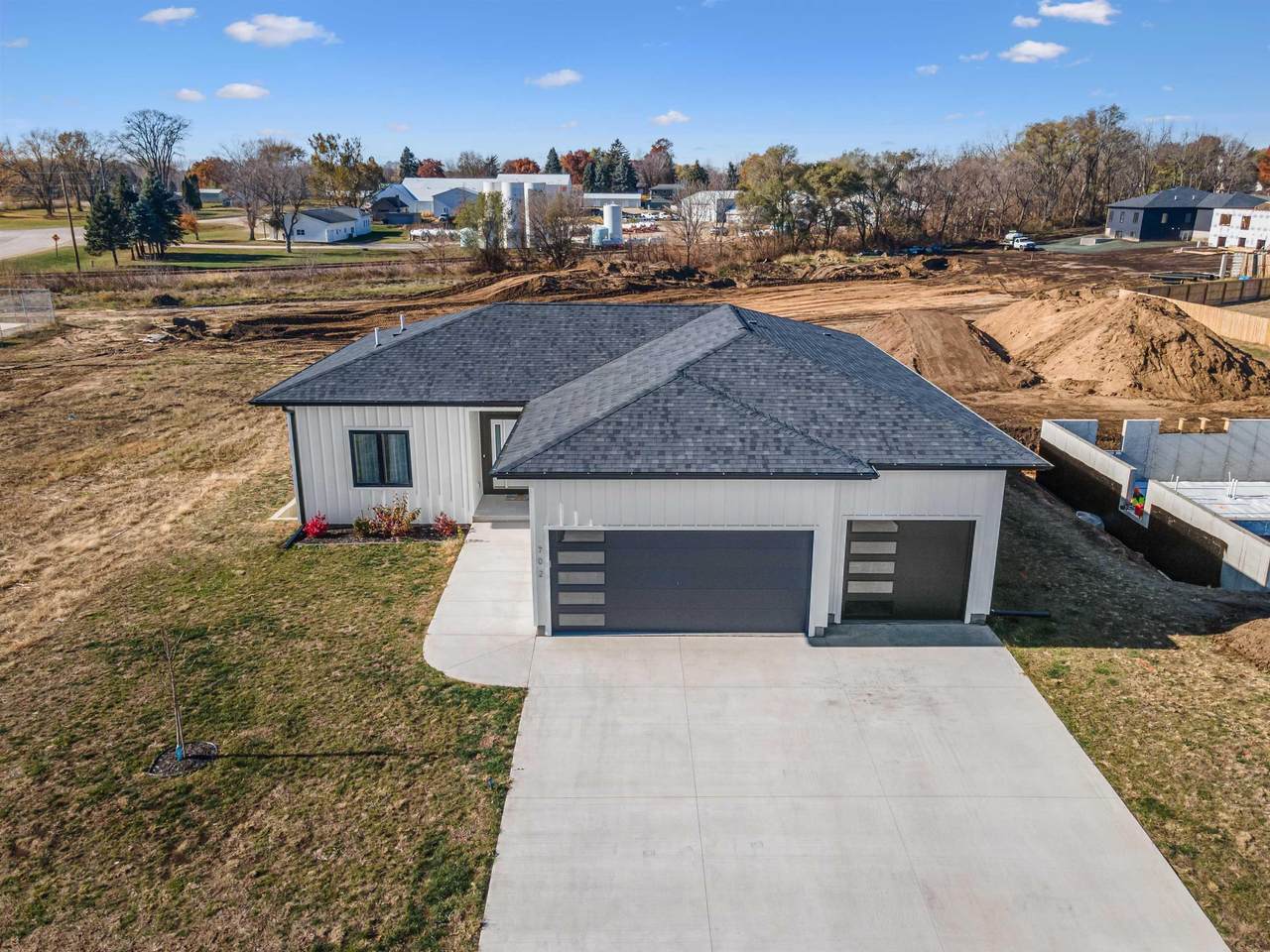 702 Pine Street - Photo 1