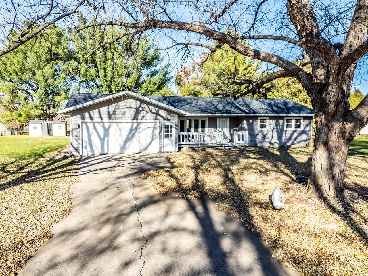 202 Southridge Drive - Photo 1