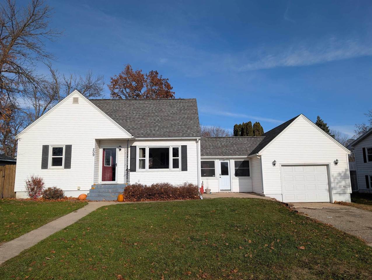 209 Cabot Street - Photo 1